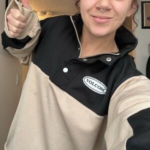Volcom sweater - Size L. Perfect for snowboarding!